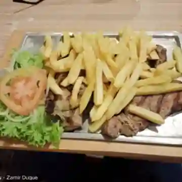 Churrasco de Carne de Res.