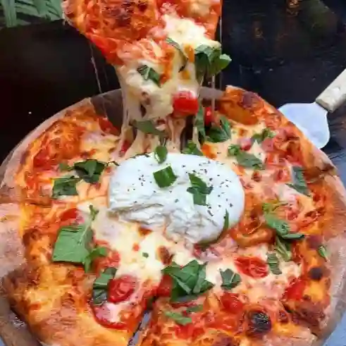 Pizza Mediana Albahaca y Burrata