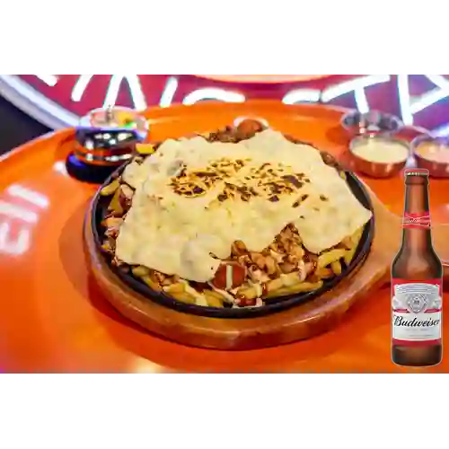 Combo Salchipapa con Pollo + Budweiser 330 ml
