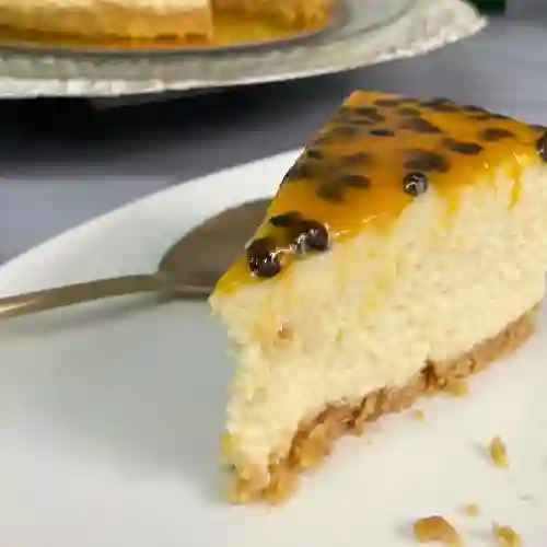 Porción Cheesecake de Maracuyá