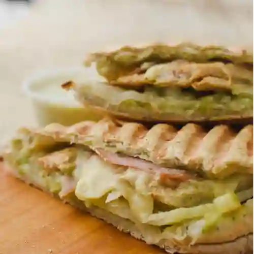 Sandwich Pollo Desmenuzado