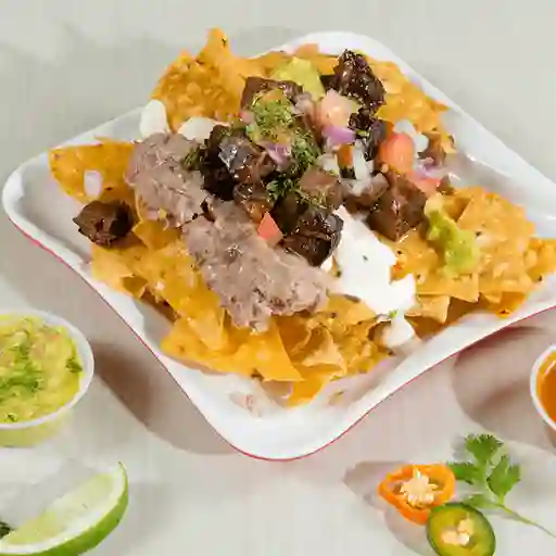 Nachos brisket de res ahumado
