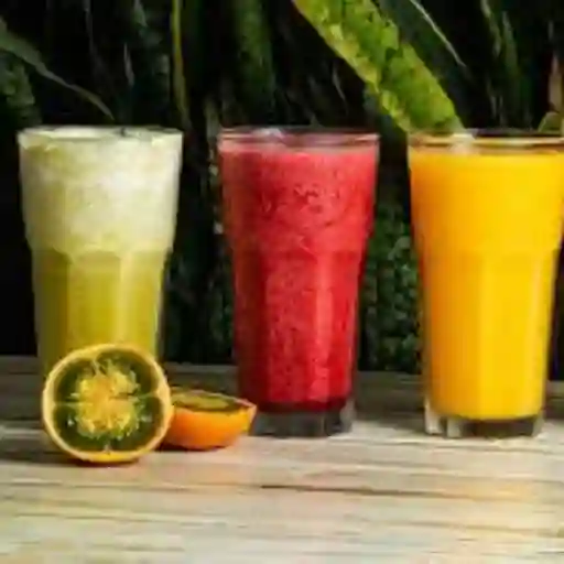 Jugos naturales en leche