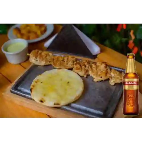 Combo Chuzo de Pollo + Club col. Dorada Bot. 330ml