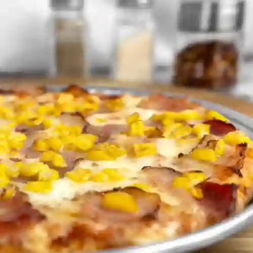 Pizza de Tocineta y Maíz