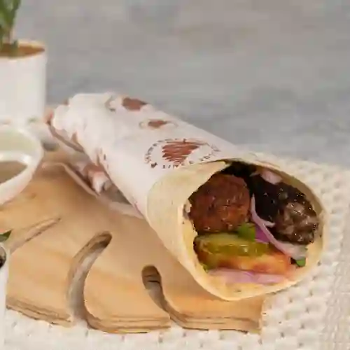 Shawarma Pollo & Kibbe Deluxe