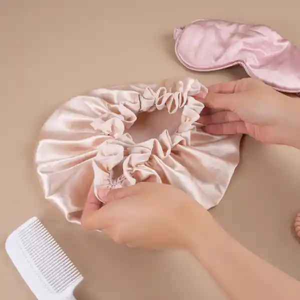 Gorro Satinado Dorado Miniso