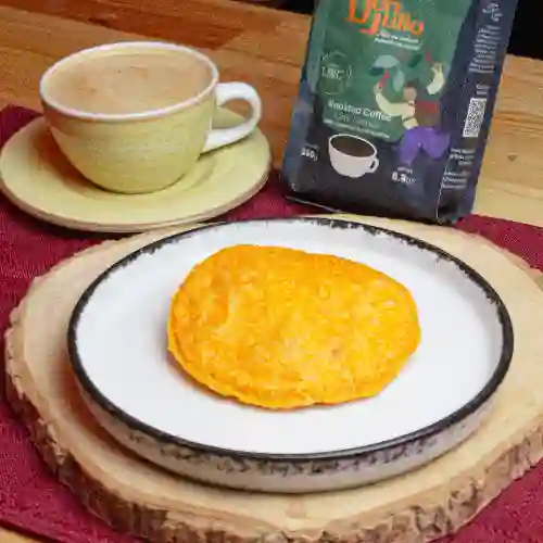 Latte + Arepa de Huevo Trifasica