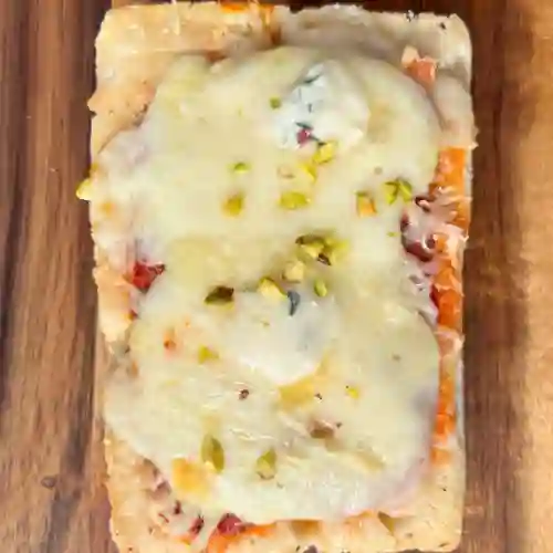 Cuatro Quesos y Pistacho