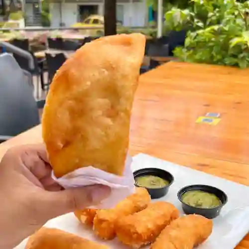 Empanada de Cheddar y Tocineta