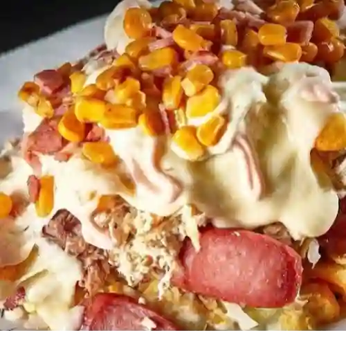 Mega Salchipapa