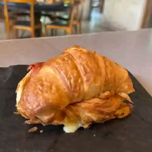Croissant Jamon y Queso