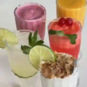 Jugo en Agua Mora