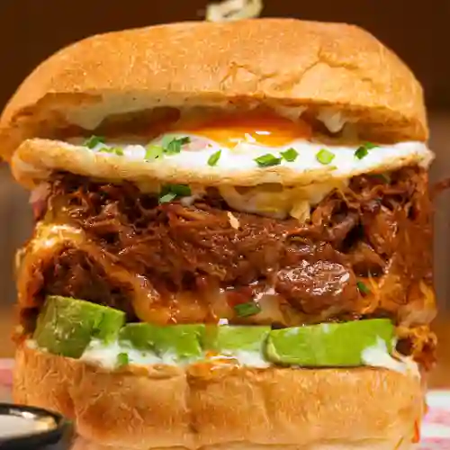 Guacamayo Grande de Barbacoa de Res