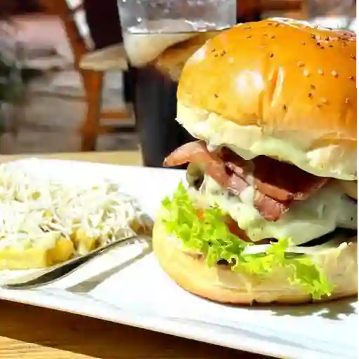 Hamburguesa de carne + papas