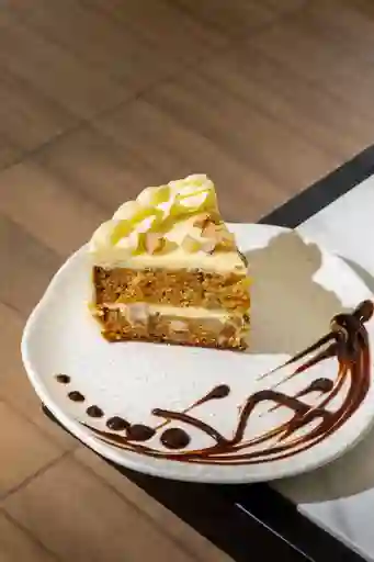 Porción de Torta de Zanahoria y Nueces