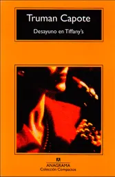 Holly Golightly, la protagonista de Desayuno en Tiffany's, es quizá el más seductor personaje creado por este maestro de seducción que fue Truman Capote. Atractiva sin ser guapa, tras rechazar una carrera de actriz en Hollywood, Holly se convierte en una estrella del Nueva York más sofisticado; bebiendo cócteles y rompiendo corazones, parece ganarse la vida pidiendo suelto para sus expediciones al tocador en los restaurantes y clubs de moda, y vive rodeada de tipos disparatados, desde un mafioso que cumple condena en Sing Sing y al que visita semanalmente, hasta un millonario caprichoso de afinidades nazis, pasando por un viejo barman secretamente enamorado de ella. Mezcla de picardía e inocencia, de astucia y autenticidad, Holly vive en la provisionalidad permanente, sin pasado, no queriendo pertenecera nada ni a nadie, sintiéndose desterrada en todas partes pese al glamour que la rodea, y soñando siempre en ese paraíso que para ella es Tiffany's, la famosa joyería neoyorquina. Desayuno en Tiffany's es una extraordinaria novela corta que, por sí sola, bastaría para consagrar a un autor.