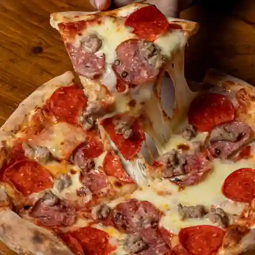 Pizza tres carnes
