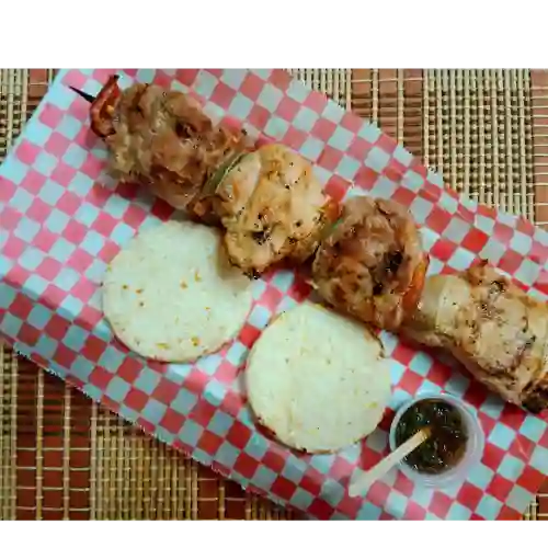 Brocheta mixta de cerdo y pollo