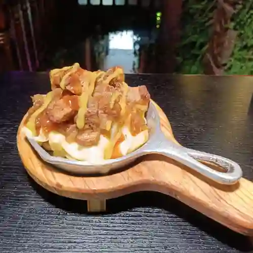 Papas Fundidas con Chicharron
