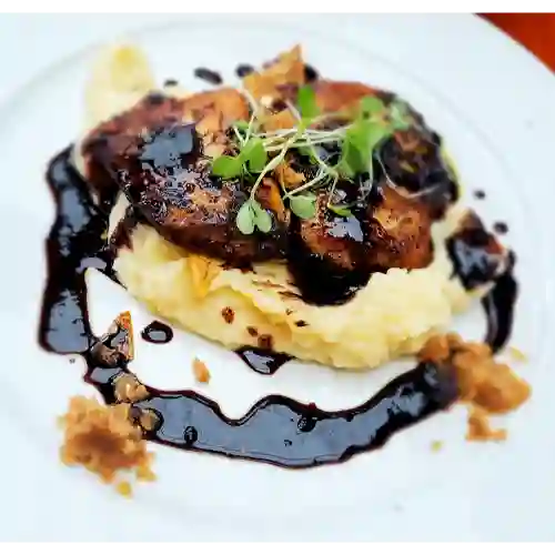 Róbalo con Salsa de Frutos Secos y Açaí