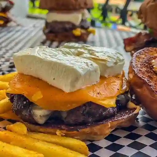 Hamburguesa Fulana 4 Quesos + Limonada