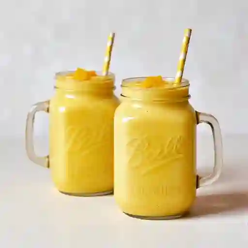 Malteada de maracuyá con chantilly