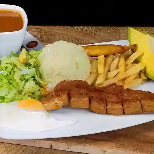 Bandeja con Chicharrón