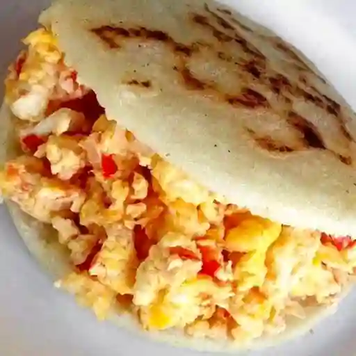 Arepa de Huevos Revueltos y Chorizo
