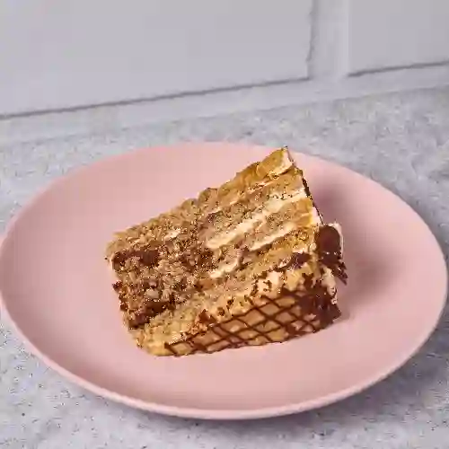 Porción Torta de Chocolatina Snicker Ket