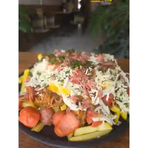 Salchipapa Papas Taitas