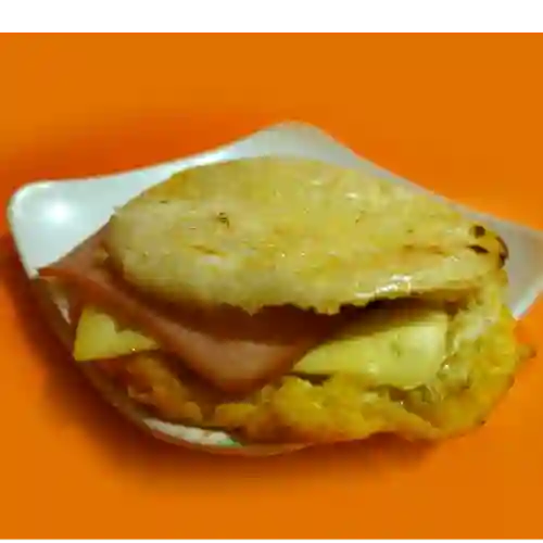 Arepa Huevo Queso y Jamon