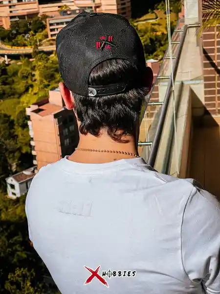 Gorra la Equis Malla Abierta Negro