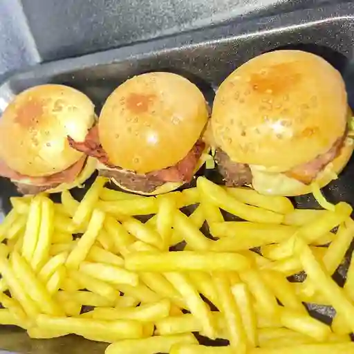 2X1 mini burger clasica + papa fritas