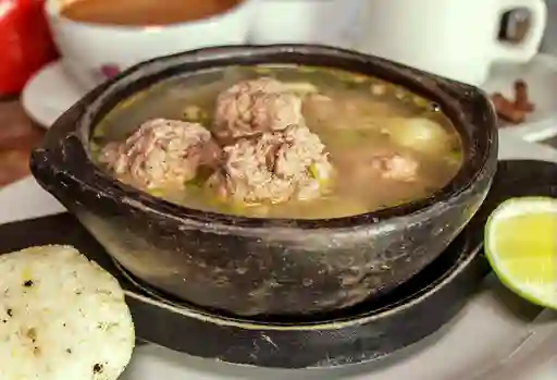 Combo Caldo de Albóndigas + Agua de Panela