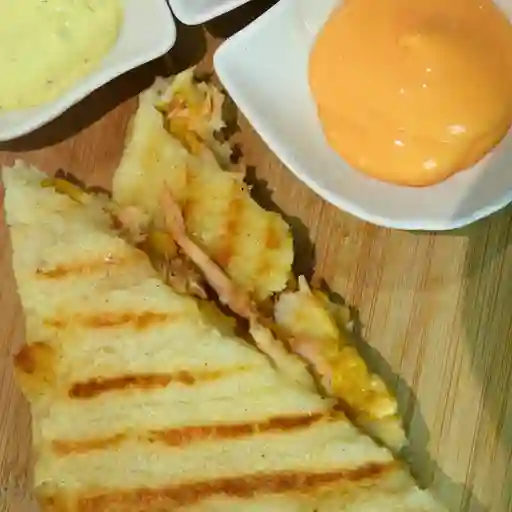 Arepa rellena mixta