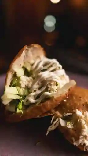 Gordita de Tinga de Pollo