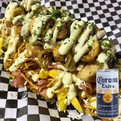 Combo Salchipapa Pollo + Corona 269 ml