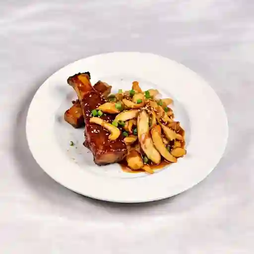 Pollo en salsa de ostras y costillas