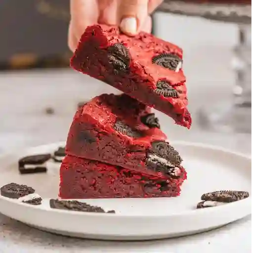 Porcion torta brownie red velvet