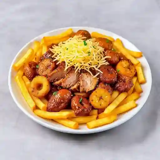 Salchipapa para compartir de la casa