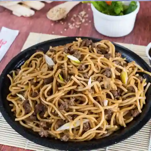 Lo mein con carne