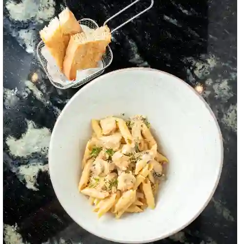 Penne Alfredo Al Estilo Rústico