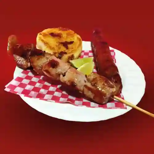 Arepa con Pincho de Cerdo y Chorizo de C