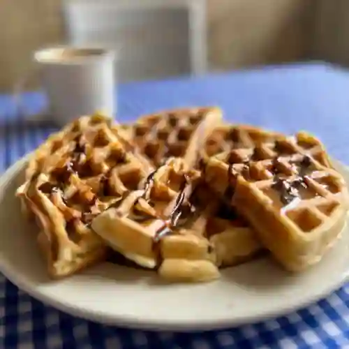 Waffles de Chocolate y Arequipe