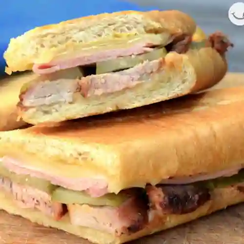 2x1 Sandwich Tres Carnes+ Papas