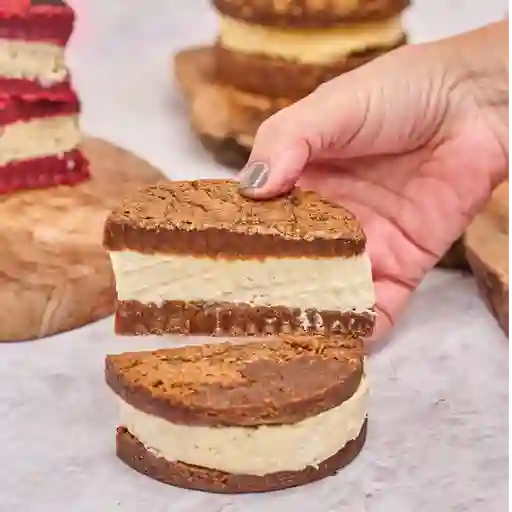 Torta helada de brownie melcochudo