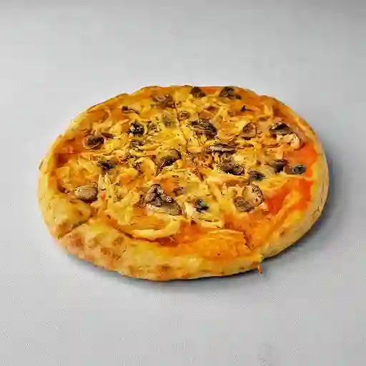 Pizza Pollo y Champiñones