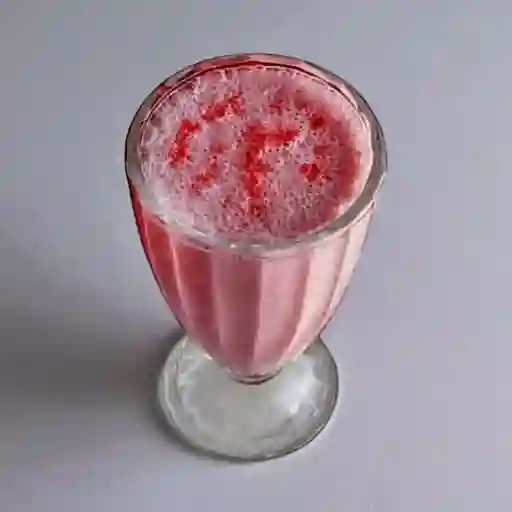 Malteada fresa nerd mediana 8onz