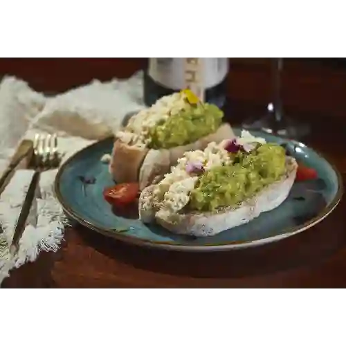 Tostadas con Aguacate y Queso Ricotta